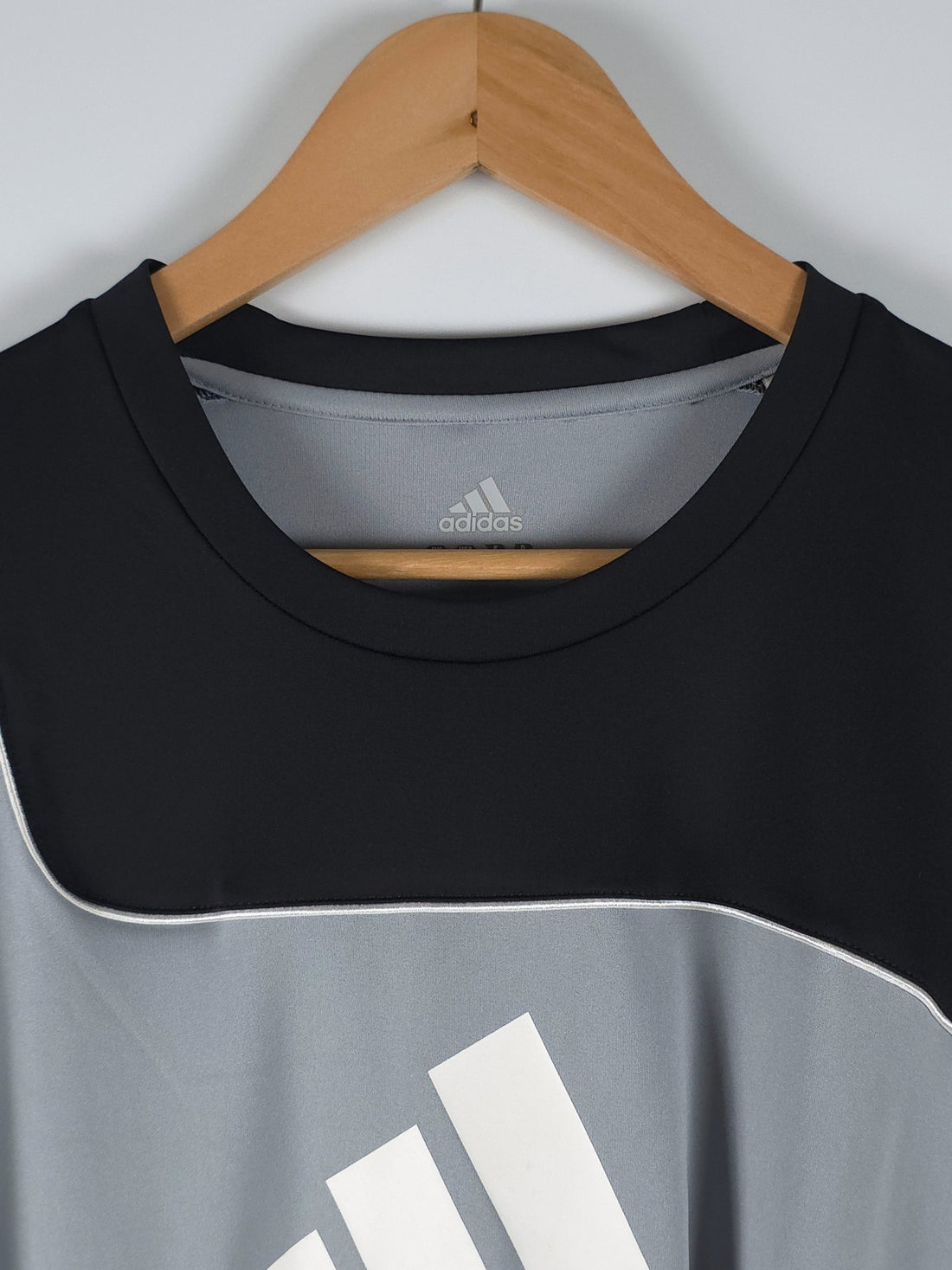 T-shirt sportiva adidas