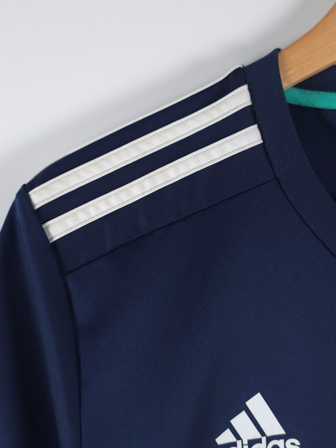 T-shirt adidas