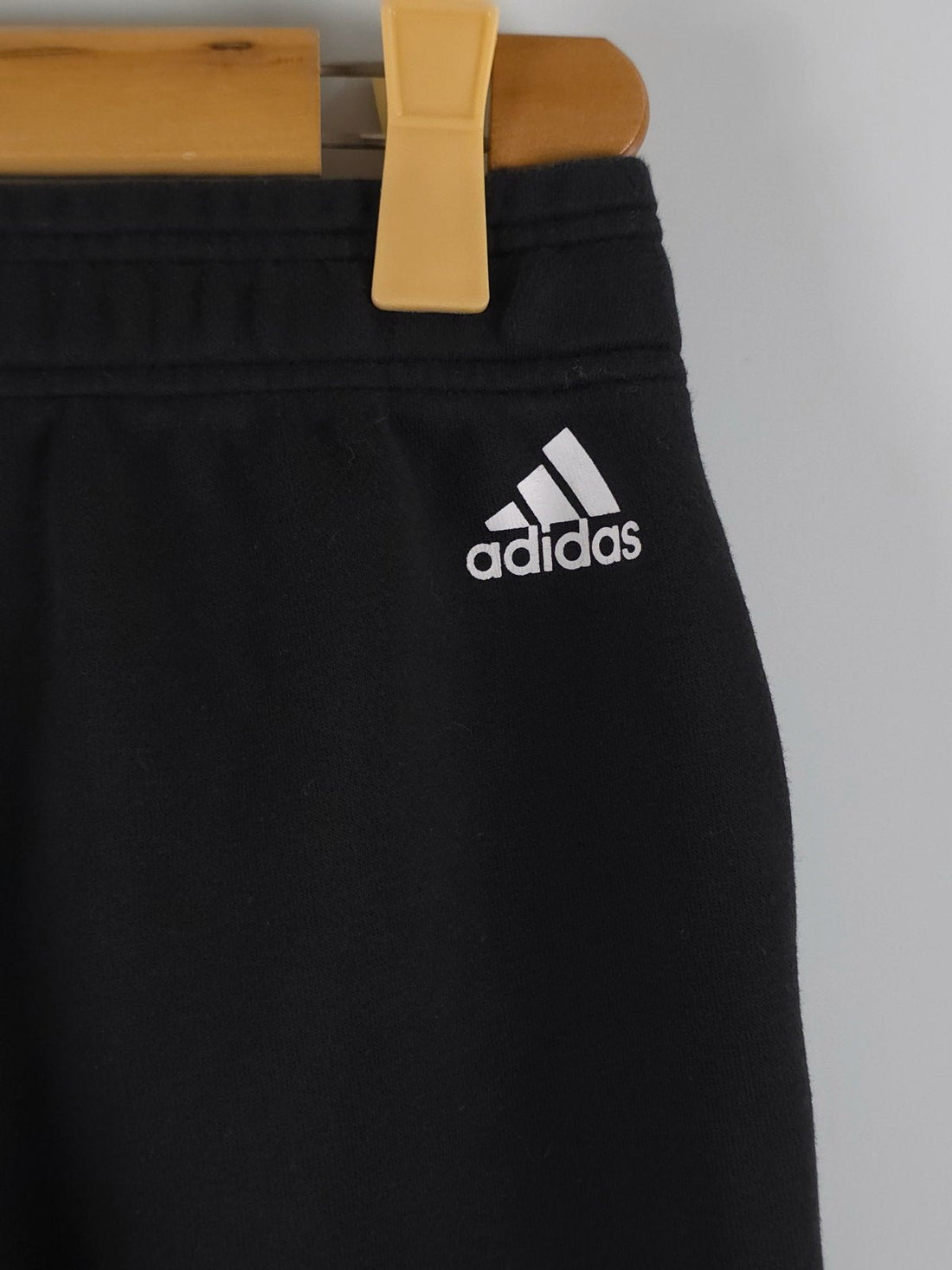 Pantaloni capri Adidas
