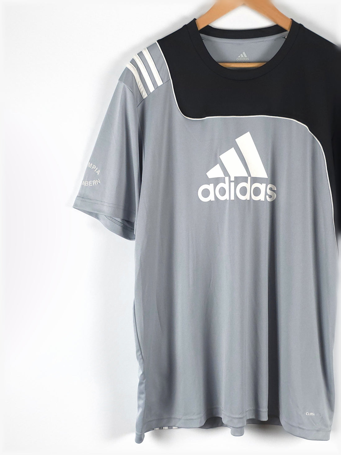 T-shirt sportiva adidas